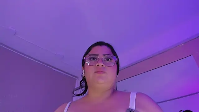 Chatroom XXX en direct de Emilyboobss