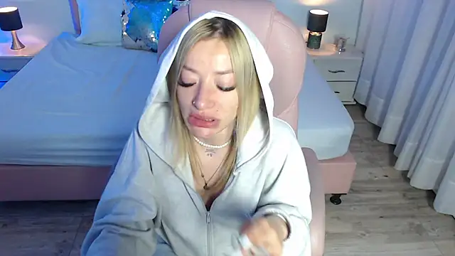 zoe_jones13 élő XXX-chatje