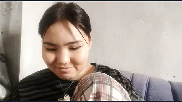 MollyAsian Adlı Modelin Canlı XXX Sohbeti