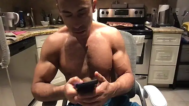 BigGuyMuscleのライブXXXチャット