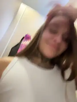 Chat +18 de KishaMur ao vivo