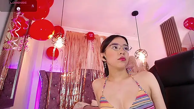 Amara_Davis Chat XXX in diretta