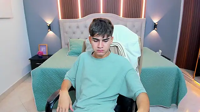 Tommy18__ Adlı Modelin Canlı XXX Sohbeti