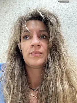 EvvaMur Adlı Modelin Canlı XXX Sohbeti