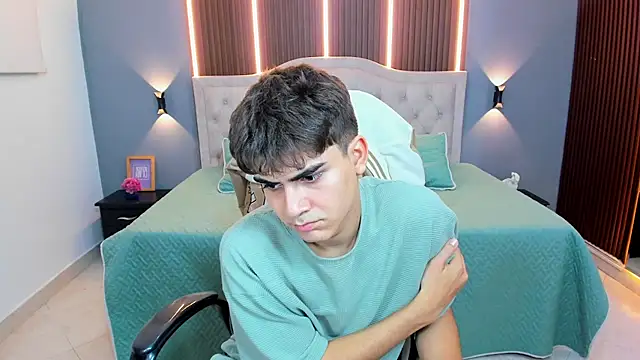 Tommy18__ live XXX chat