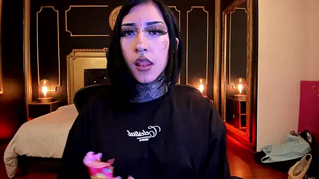 Kat_VonDe live XXX chat