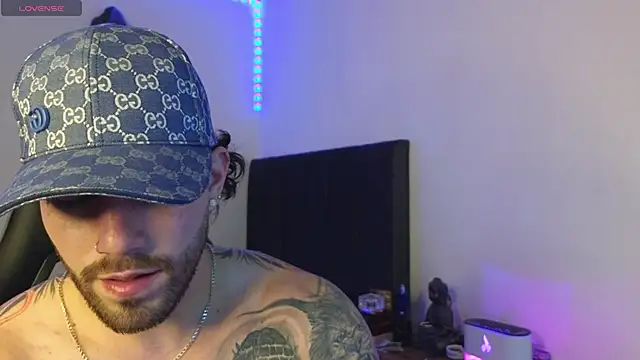 Ades_Lowe Show in webcam