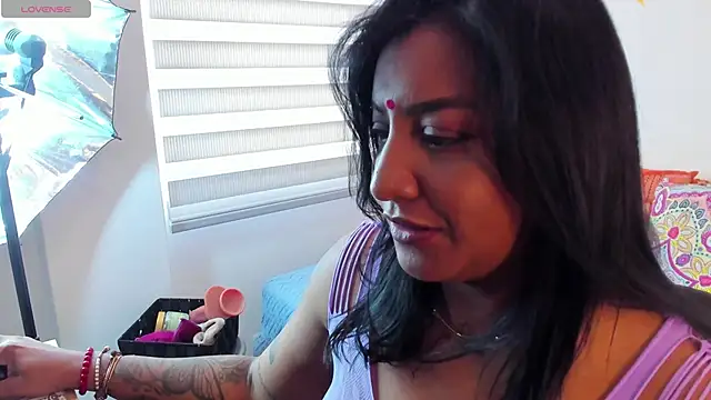 دردشة LadyNahir الجنسية المباشرة