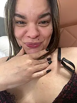 Zyrella Adlı Modelin Canlı XXX Sohbeti