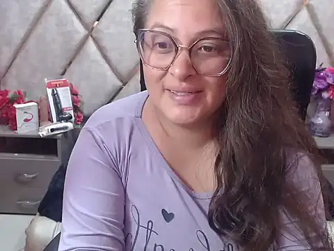 Sarah_Boobs_ Adlı Modelin Canlı XXX Sohbeti