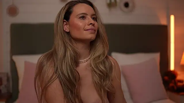 BrandyWhite Adlı Modelin Canlı XXX Sohbeti