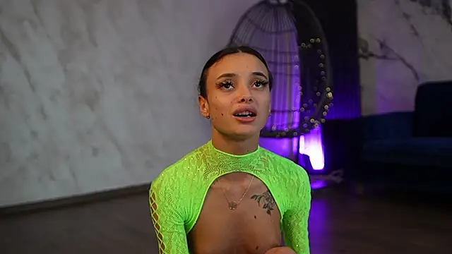 RachelRavee Adlı Modelin Canlı XXX Sohbeti