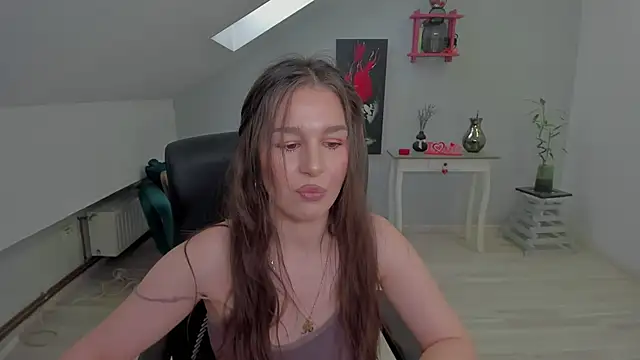 LouannaHart Adlı Modelin Canlı XXX Sohbeti