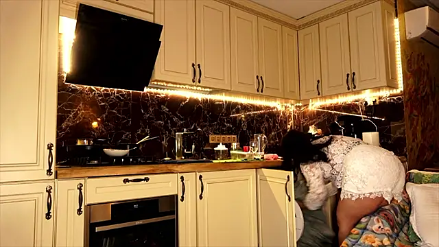 einneuesleben Adlı Modelin Canlı XXX Sohbeti