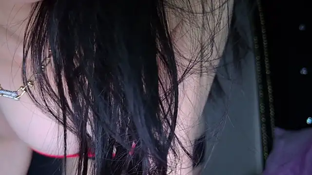 Webkamerová show xxforyoureyesonlyxx