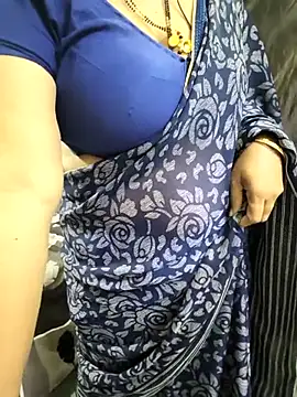 bhuvana_555 élő XXX-chatje