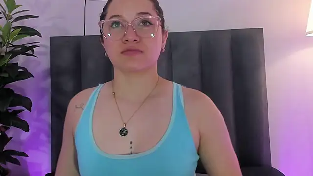 Chat +18 de LeiahBlonde_ ao vivo