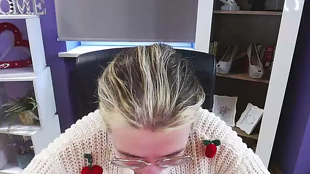 Zoey_Erotic élő XXX-chatje