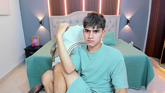 Tommy18__ Adlı Modelin Canlı XXX Sohbeti