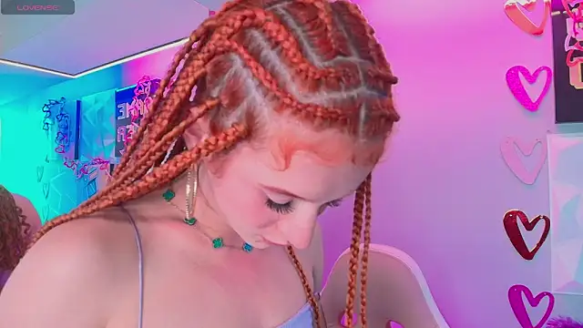 AdelaineBestのライブXXXチャット