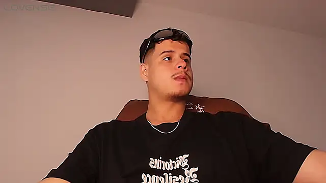 BjornSteel: διαδικτυακό σόου στην κάμερα