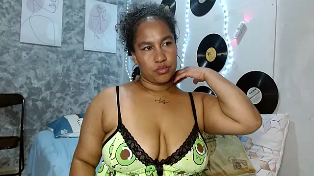 Chat +18 de Ambar_foxy ao vivo