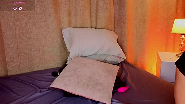 mia_bonneett Adlı Modelin Canlı XXX Sohbeti