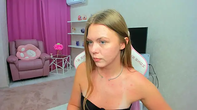 Strawberrye Adlı Modelin Canlı XXX Sohbeti