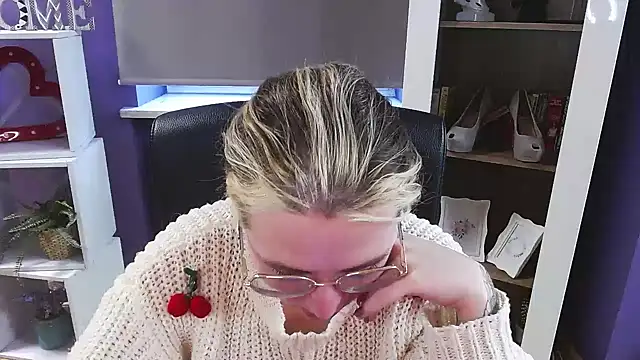 Zoey_Erotic Chat XXX live