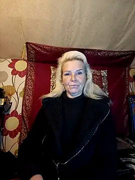 Show modela CassandraSandra44 na web-kameri