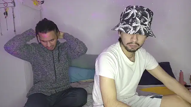 Dimax_xxx: διαδικτυακό σόου στην κάμερα