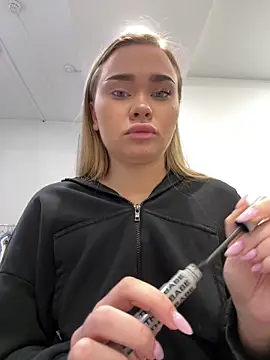 MonicaWestt webcam show