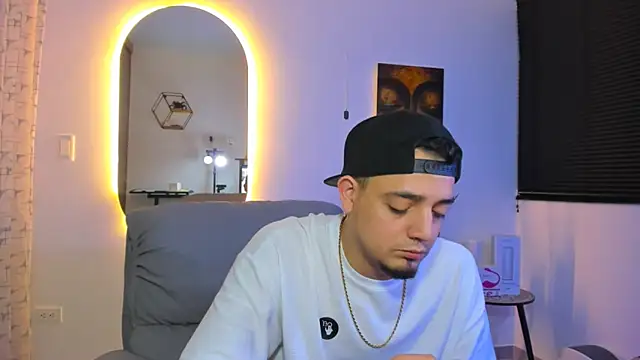 alejandro_calderon1のライブXXXチャット