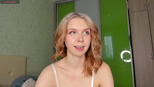 GlitchyDolly 现场XXX聊天