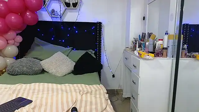 charlotte_077: απευθείας συνομιλία ΧΧΧ