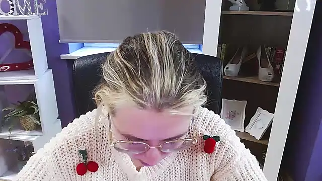 Zoey_Erotic: онлайн-секс-чат