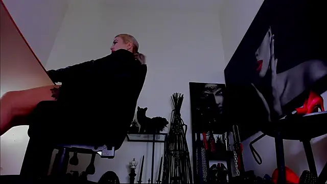 XXX chat uživo modela MistressDemi