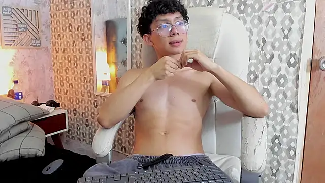 liam_twiink webcam show