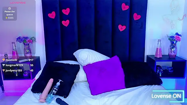 AvaniBloom_ élő XXX-chatje