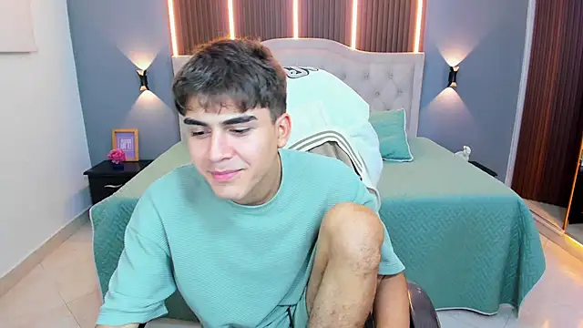 Tommy18__ লাইভ XXX চ্যাট