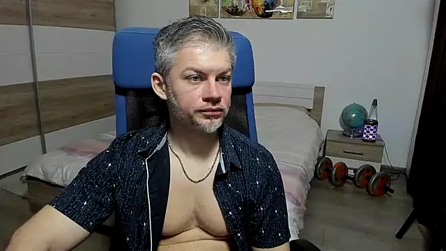 RobbyShawz: διαδικτυακό σόου στην κάμερα