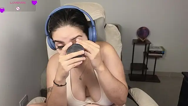 blue__moon_n Live XXX chat