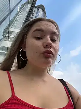 VineraSweet Adlı Modelin Canlı XXX Sohbeti