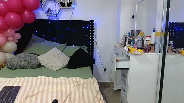 Онлайн чат XXX charlotte_077