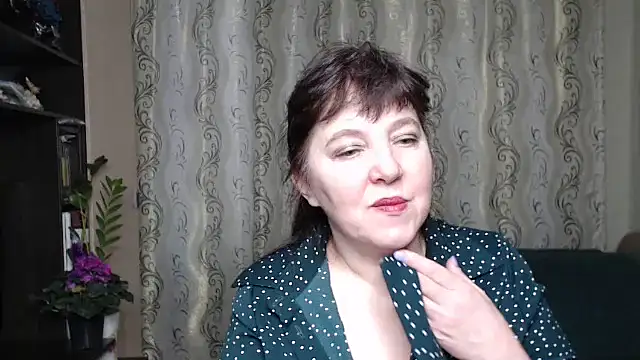 Illusionq élő XXX-chatje