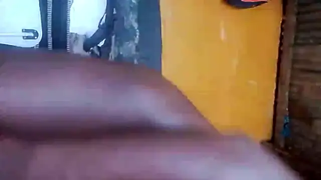 Pokazy przed kamerką – HornyAss_Bitch