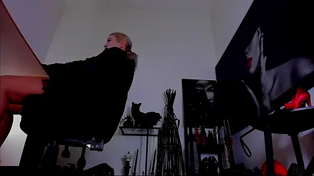 Онлайн чат XXX MistressDemi