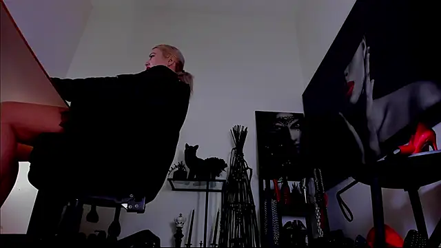 MistressDemi: онлайн-секс-чат