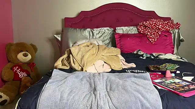 Dollfacekeyyn Live XXX chat