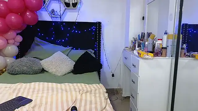 Онлайн чат XXX charlotte_077